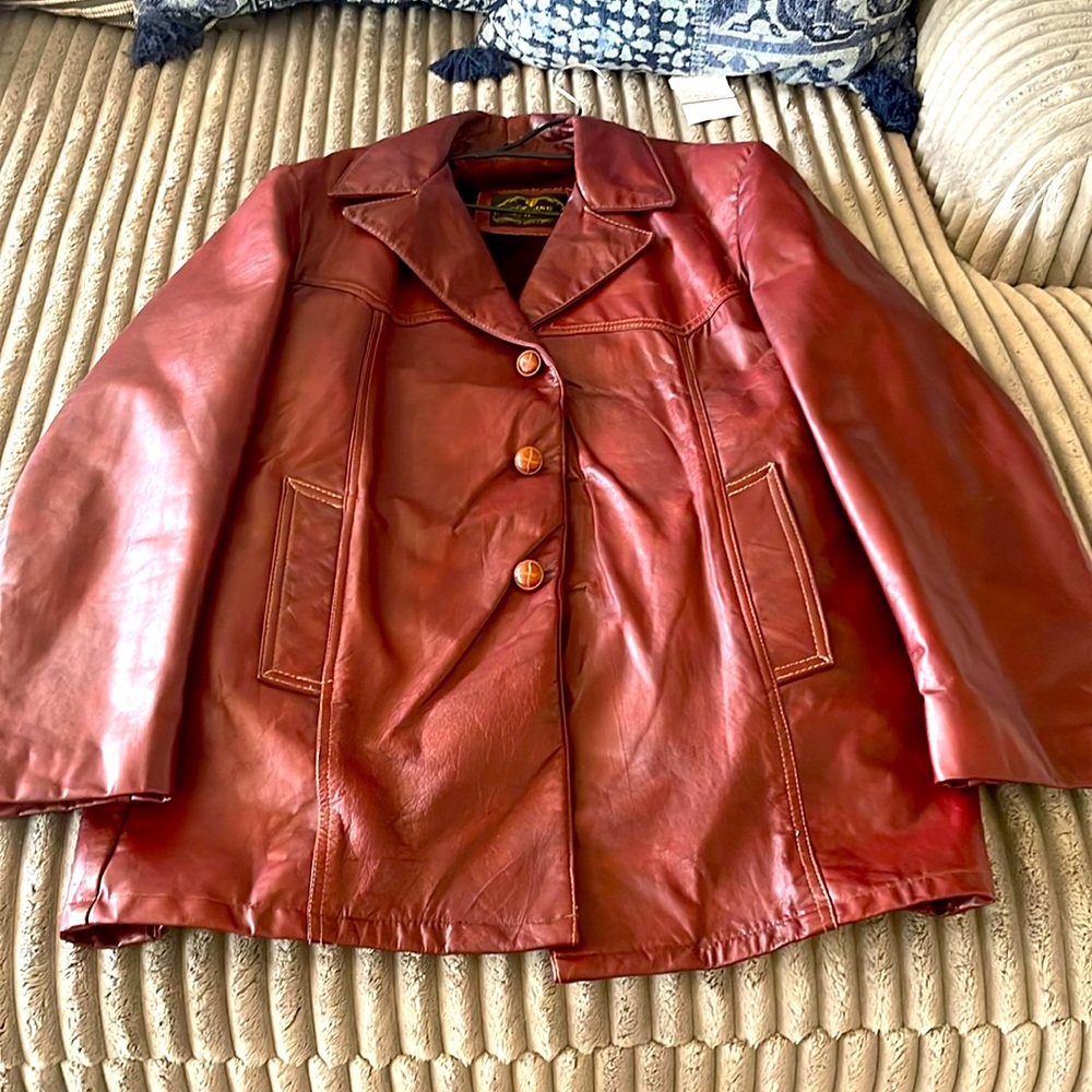 Vintage men’s leather jacket/coat burgundy wine with removable liner
LIKE NEW!
